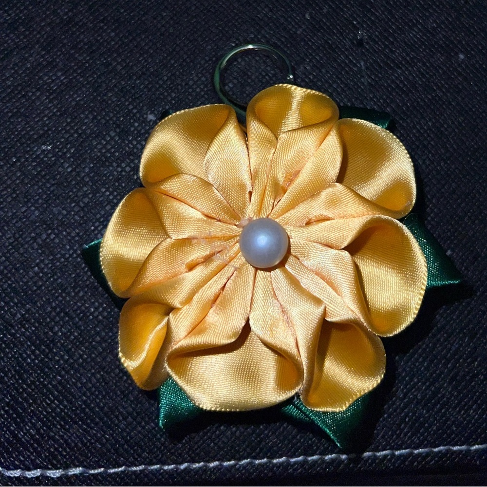 Elegant Gold and Green Floral Key chain